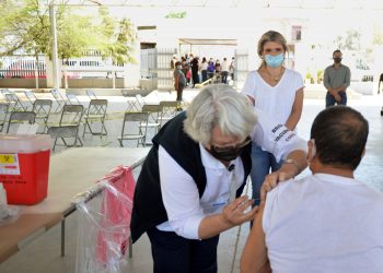 Hace Gobernadora de Sonora exhorto a adultos mayores para seguirse cuidando después de la vacunación