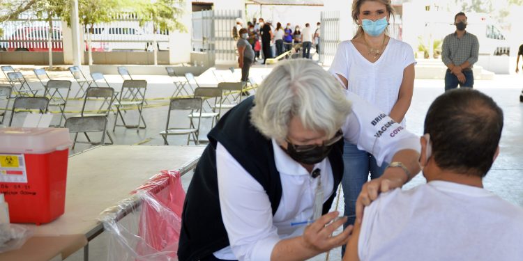 Hace Gobernadora de Sonora exhorto a adultos mayores para seguirse cuidando después de la vacunación