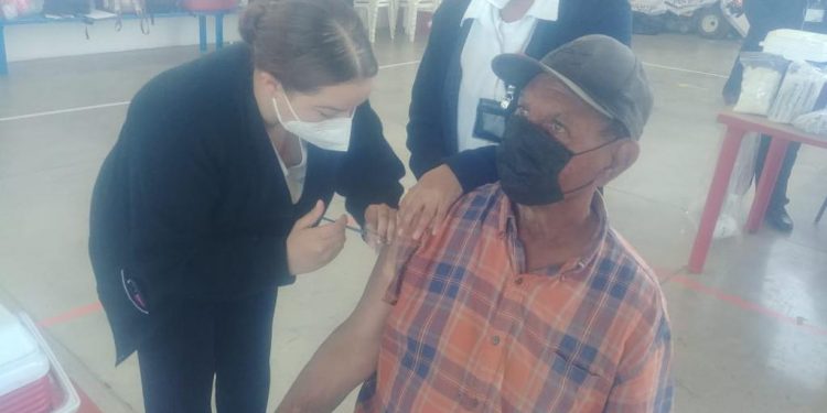 Aplicación de segunda dosis contra COVID-19 avanza en ocho municipios de Sonora