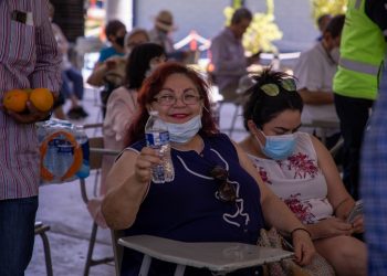 En marcha operativo de hidratación en centros de vacunación ante altas temperaturas