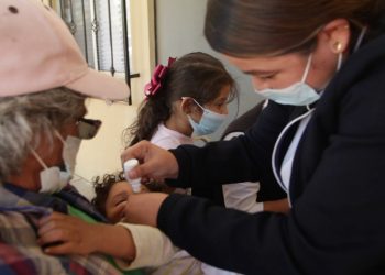 Invita a vacunar a menores contra Sarampión y Rubéola