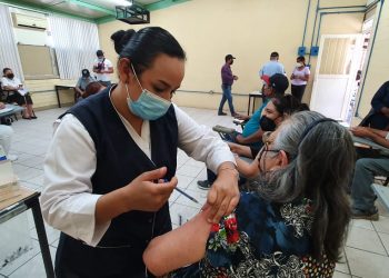 Tienen ocho municipios de Sonora esquema completo contra Coronavirus en adultos mayores