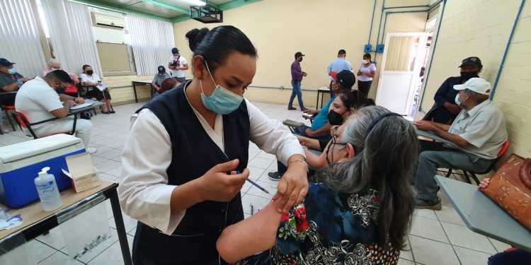 Tienen ocho municipios de Sonora esquema completo contra Coronavirus en adultos mayores