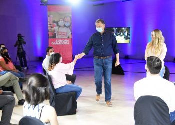 Se reune Ernesto “Borrego” Gándara con jóvenes de todo Sonora en el foro “Diálogo por la Educación y Empleo”