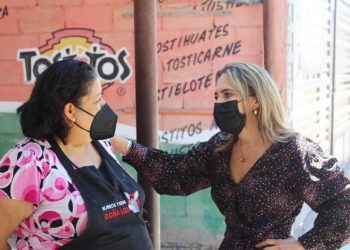 Escucha Kitty Gutiérrez Mazón a familias del Distrito 5 