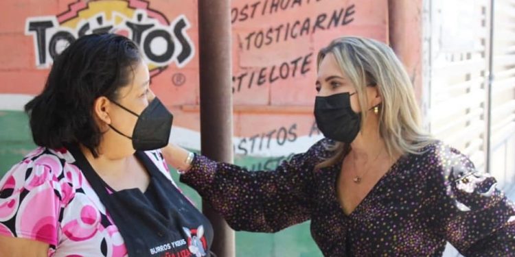 Escucha Kitty Gutiérrez Mazón a familias del Distrito 5