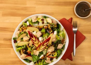 Ensalada de pollo con vinagreta de ajo