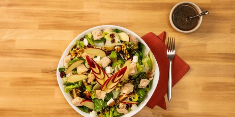 Ensalada de pollo con vinagreta de ajo