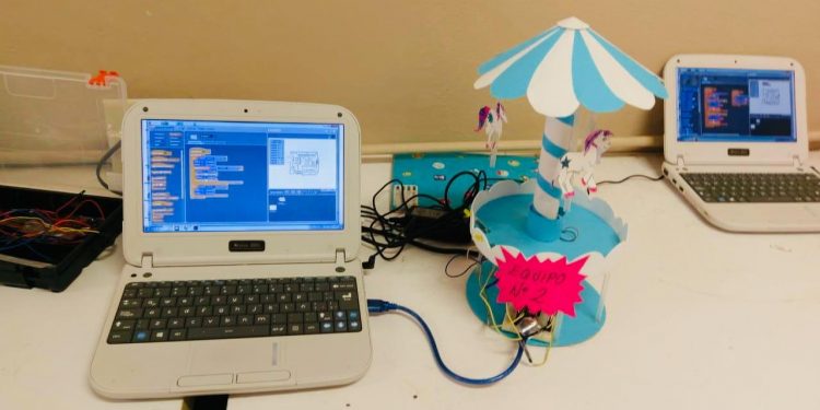 Aprenden estudiantes de secundaria a construir robots