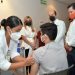 Personal de salud de segunda línea de atención COVID recibe primera dosis de vacuna