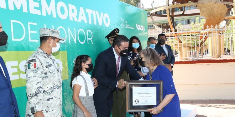 Homenaje a docentes que dedicaron su vida a la enseñanza