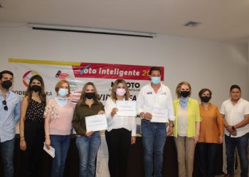 Firma Kitty Gutiérrez agenda ciudadana por la vida, la libertad y la verdad