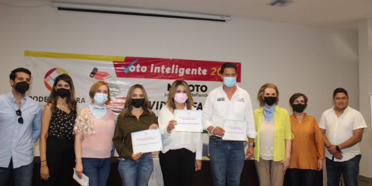 Firma Kitty Gutiérrez agenda ciudadana por la vida, la libertad y la verdad