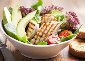 Expertos aseguran que para adelgazar solo hay que comer más proteínas y menos grasa