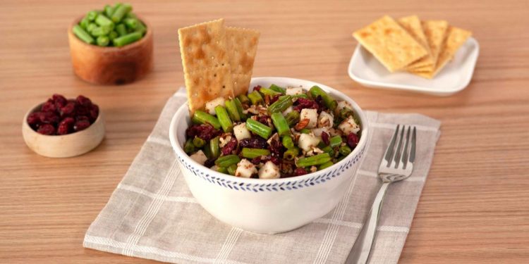 Ensalada de ejotes asados con pera y nueces