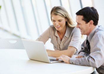 ¿Quiénes son más felices en el trabajo?