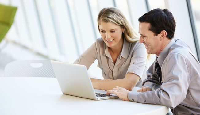 ¿Quiénes son más felices en el trabajo?