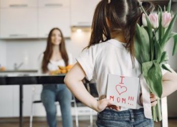 Hacen exhorto a cuidar del COVID-19 a las madres en su día