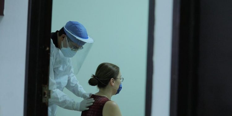 No hay vacuna contra COVID-19 que prevenga al 100%  el contagio de Covid-19