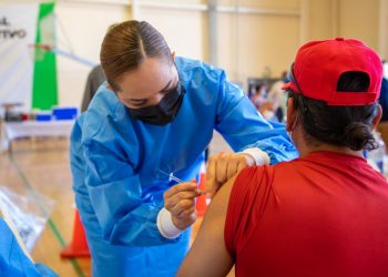 Hacen exhorto a no combinar vacunas contra COVID-19 de diferentes farmacéuticas