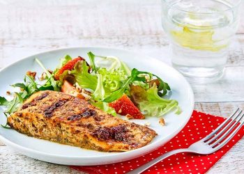 Salmón con arándanos a las finas hierbas