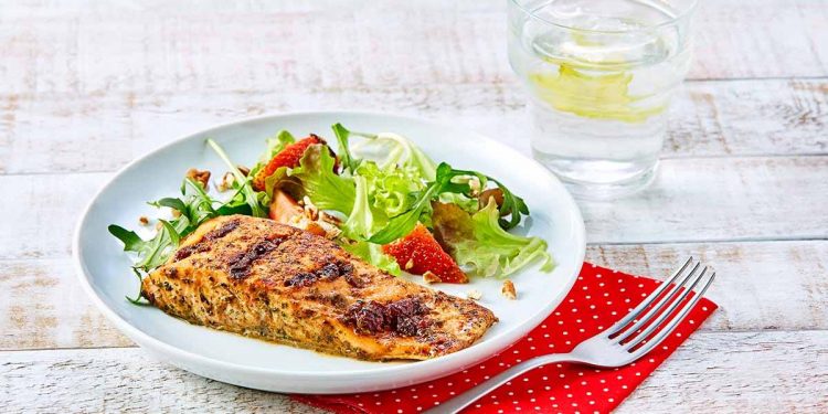 Salmón con arándanos a las finas hierbas