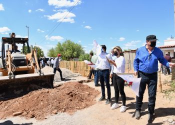 Obras de pavimentación, alcantarillado, vivienda y transporte escolar para Magdalena y Santa Ana