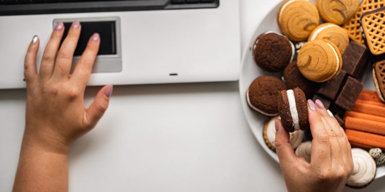 ¿Cómo seguir en el home office y no engordar en el intento?