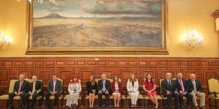 Se reúne Alfonso Durazo con López Obrador y gobernadores electos de Morena