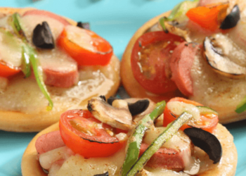 Mini pizzas con queso y verduras
