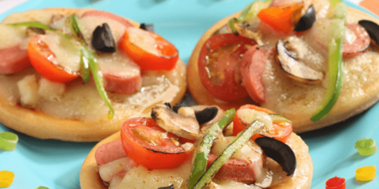 Mini pizzas con queso y verduras