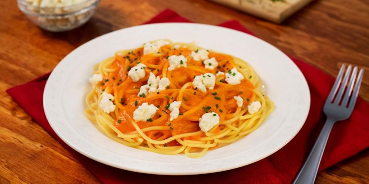 Espagueti en salsa de pimiento