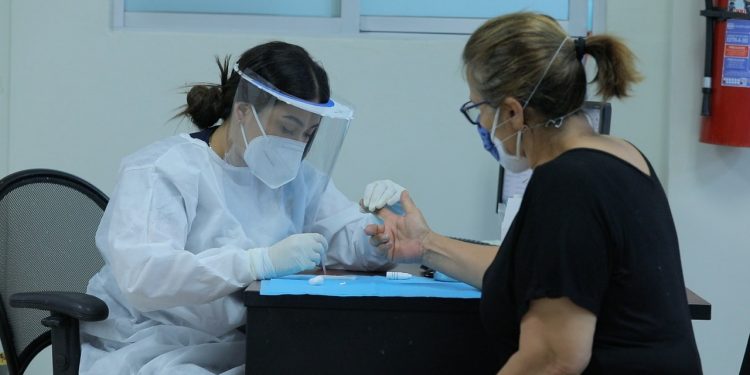 Recomiendan continuar con acciones contra COVID-19 ante alza en contagios