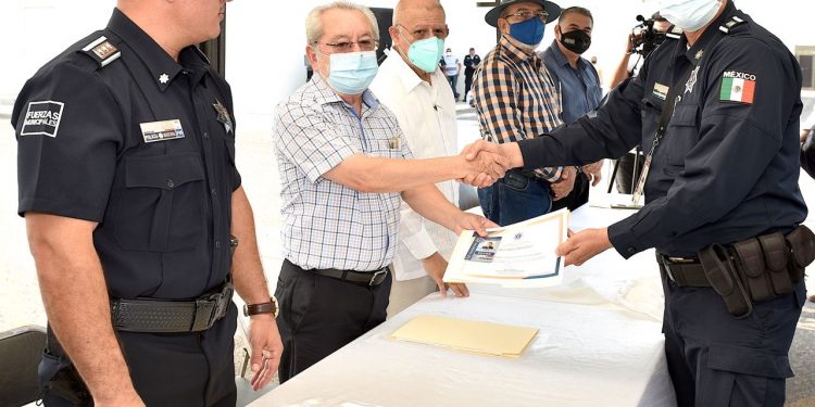 Reconocen con ascenso a 82 policías municipales de Hermosillo