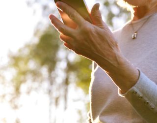 Alertan a personas mayores sobre como evitar ser victima de extorsiones telefónicas