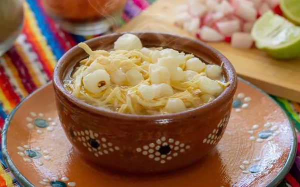 Pozole Blanco de Pollo
