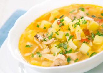 Sopa de Fideo con Poro y Papa