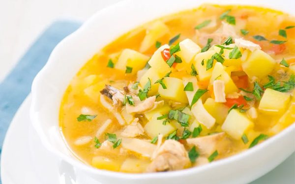 Sopa de Fideo con Poro y Papa