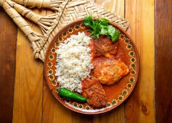 Tortitas de Carne Molida en Salsa de Chile Pasilla