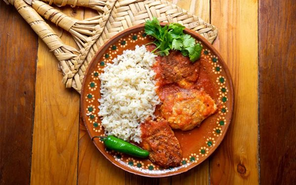 Tortitas de Carne Molida en Salsa de Chile Pasilla