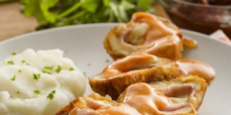 Pechuga cordon blue con salsa de chipotle