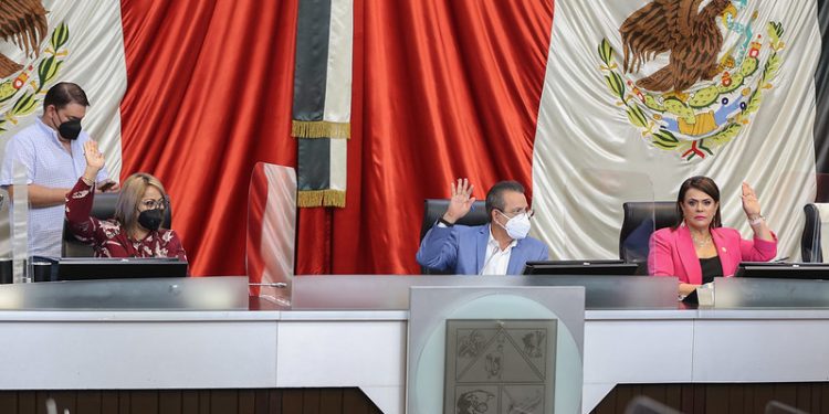 Presentan Diputados iniciativas a favor de elementos de Policía