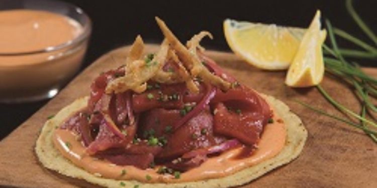 Tostadas de atún con chipotle