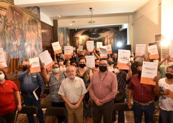 Familias de Hermosillo recibieron el título de propiedad de sus viviendas