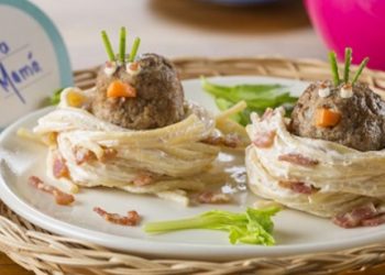 Nidos de espagueti y pajaritos de albóndigas