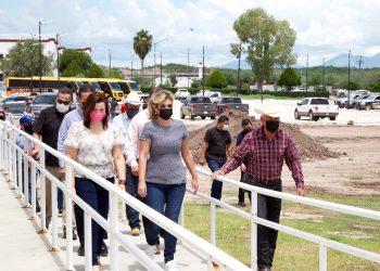 Entrega de transportes escolares y obras para municipios de la sierra