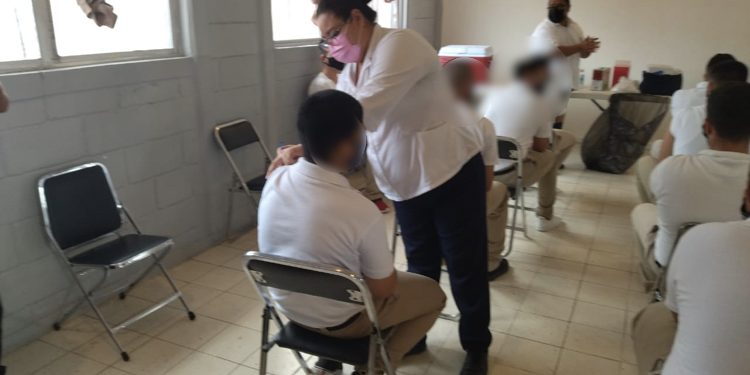 Inicia vacunación de jóvenes Itama Sonora contra Covid-19
