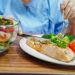 Debemos garantizar una alimentación saludable en adultos mayores