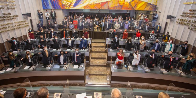 La LXIII Legislatura del Congreso del Estado de Sonora está integrada por 19 diputadas y 14 diputados