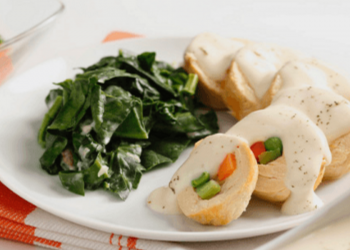 Pechuga rellena de verduras con crema de papa